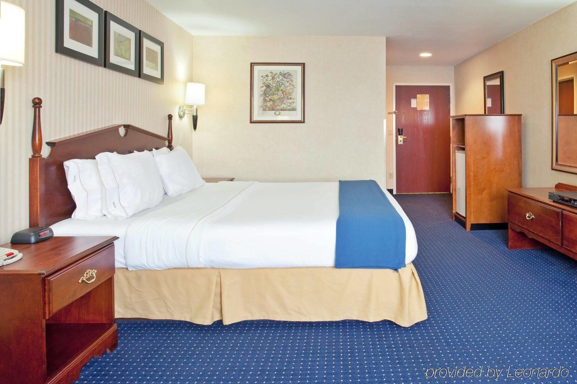 Holiday Inn Express Hotel & Suites Wabash, An Ihg Hotel Room photo